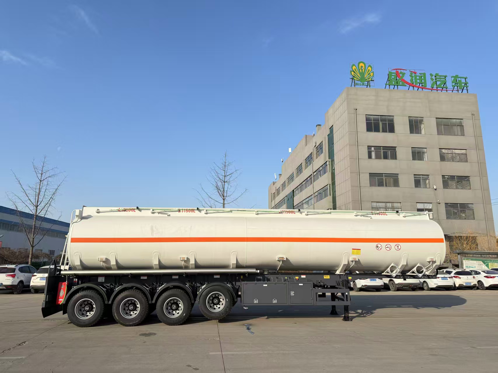 Shengrun four-axle aluminum alloy flammable liquid tank transport semi-trailer